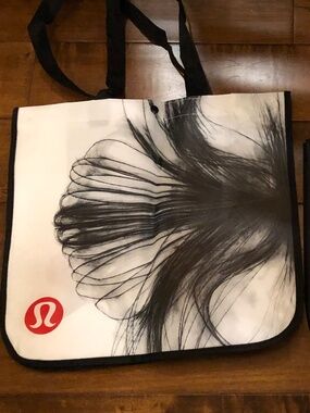 Rare Collectable Lululemon reusable Shoppers